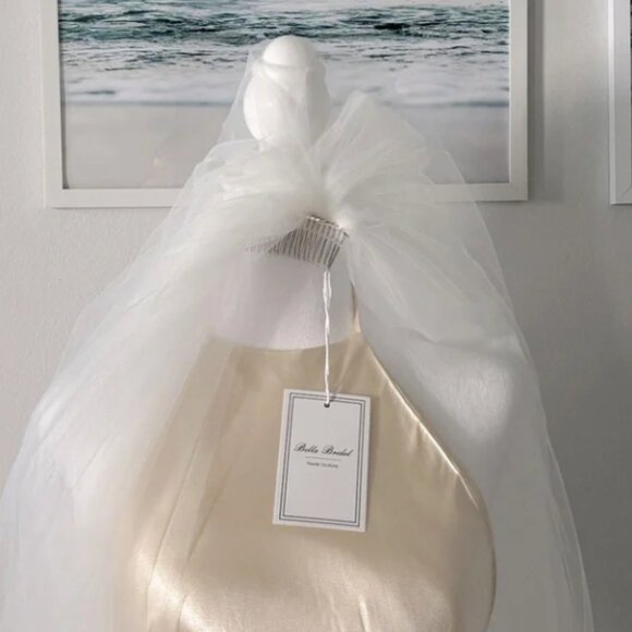 Elegant White Bridal Veil